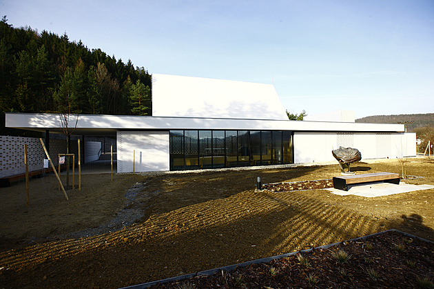 Na hřbitovech zbývá posledních pár volných míst, musejí navýšit kapacitu