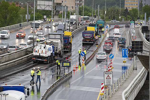 Začala další etapa opravy Barrandovského mostu, kvůli dešti se tvořily kolony