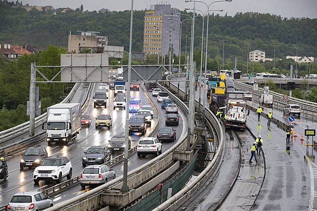 Praha v dopravě plánuje dokončit okruhy i opravit mosty, novinky však chybějí