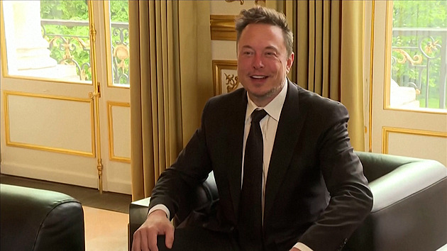 Soros se poslední týdny nenudí. Kromě toho, že „je Magneto“, musel vyvracet zprávy o své smrti