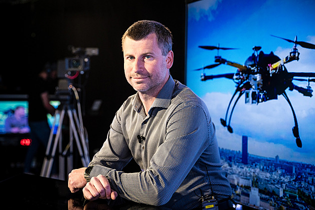 Roj našich dronů by dokázal spáchat atentát na Putina, říká vědec z ČVUT