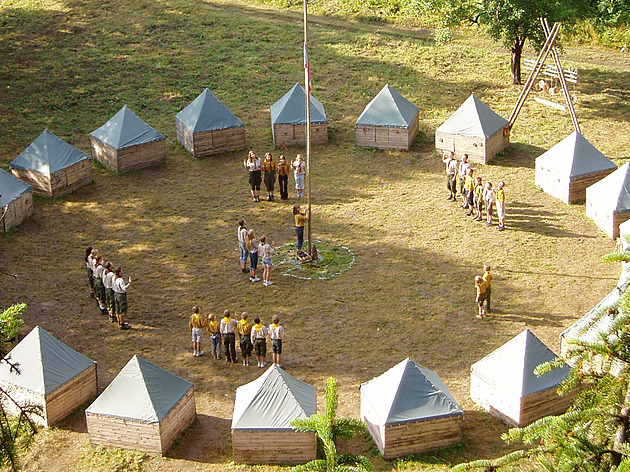 Tábor vsetínských skautů v roce 2003.