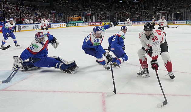 Slovensko - Kanada 1:2N. Cenný bod, favorit se protrápil k výhře v nájezdech