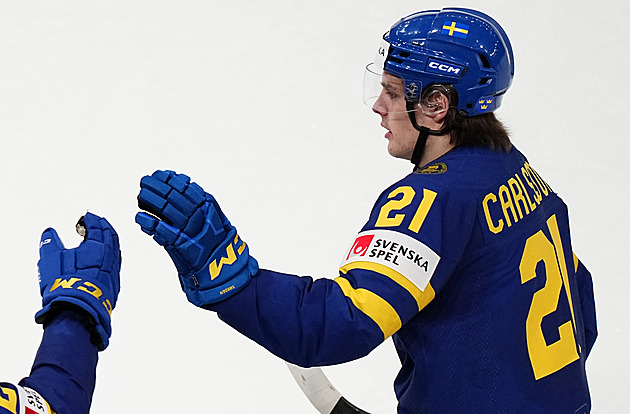 Mladičký Švéd Carlsson a jeho koktavé dobrodružství. Přes Tampere fofrem do NHL