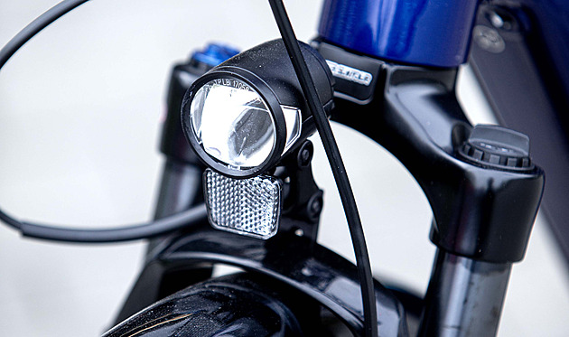 TEST: Městská elektrokola na cestu do práce i na nákup. Krosy jsou zapomenuty