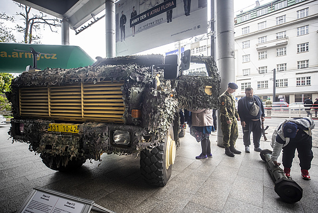 Armádní den na Floře přilákal zájemce o techniku, ale i kariéru v uniformě