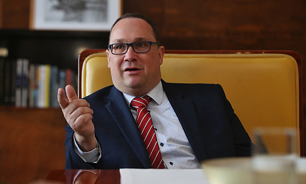 Vy dole budete šetřit a my nahoře… aneb Dají si do ostravského městského znaku ledničku na šampáňo?