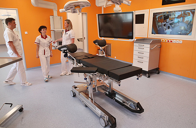 Nové operační sály v Krnově umožňují i konzultace na dálku při operacích