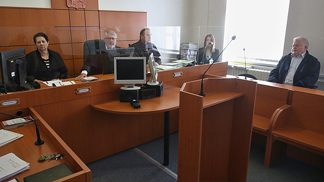 Žháři z Vítkova jsou na svobodě. Jako rodič nesouhlasím, řekl ministr Blažek