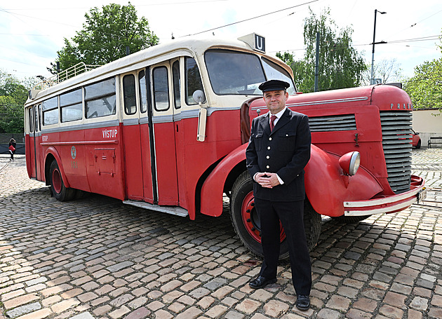 Pražské muzeum MHD slaví třicetiny, nadělilo si historický autobus a novou halu