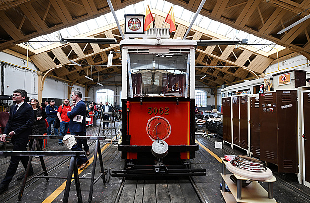 Pražské muzeum MHD slaví třicetiny, nadělilo si historický autobus a novou halu