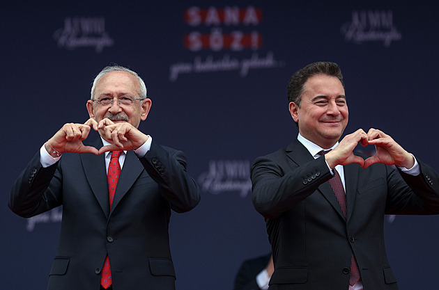 Zase Erdogan, nebo Kiliçdaroglu? Turci volí prezidenta i parlament