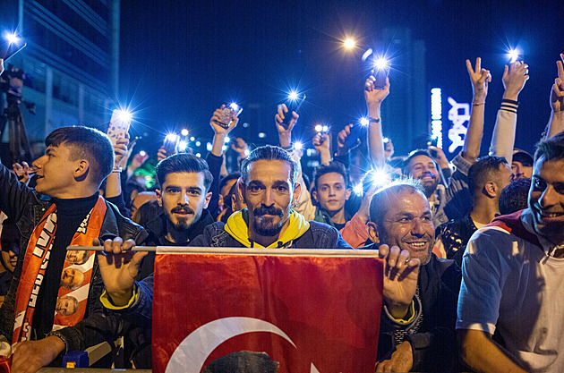 Turci si (ne)zvolili. Co teď očekávat dál od Erdogana i jeho hlavního oponenta Kiliçdaroglua?