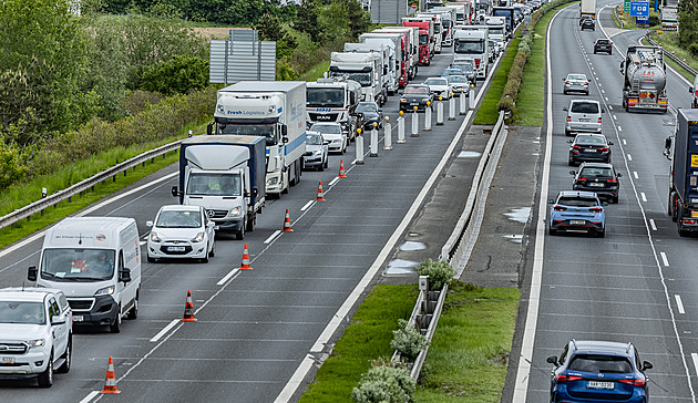 Dálnice D5 je opět průjezdná, kvůli nehodě byla uzavřená přes pět hodin