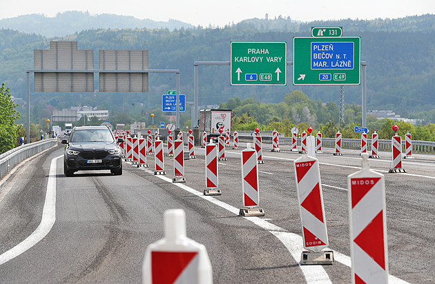 Vládní škrty nabírají konkrétní obrysy: peněz na opravy silnic bude míň.
