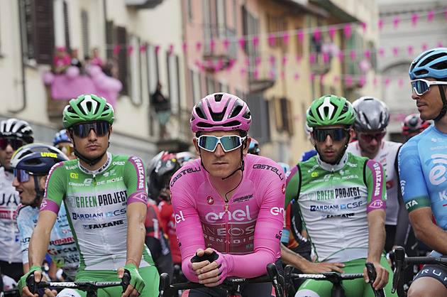 Giro v Alpách. Thomas cítí sílu. Roglič vtipkoval: Sedřená kůže? Jsem lehčí