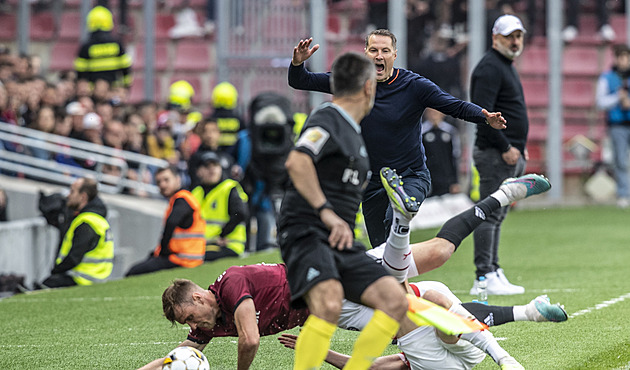 PONEDĚLNÍK: Respekt před Priskem. Držení míče nikoho nezajímá