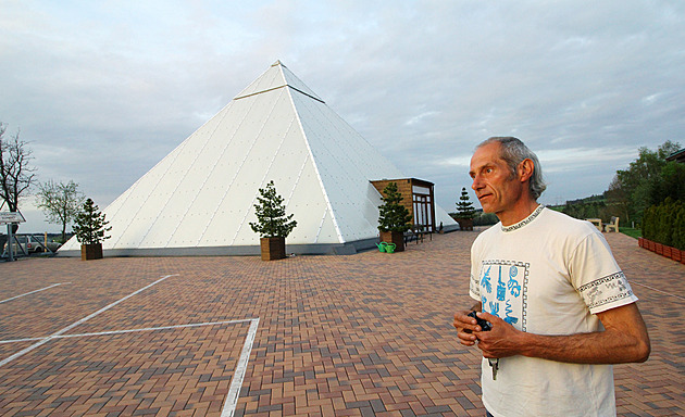 Relaxační pyramida uprostřed Vysočiny je údajně léčivá. Teď je na prodej