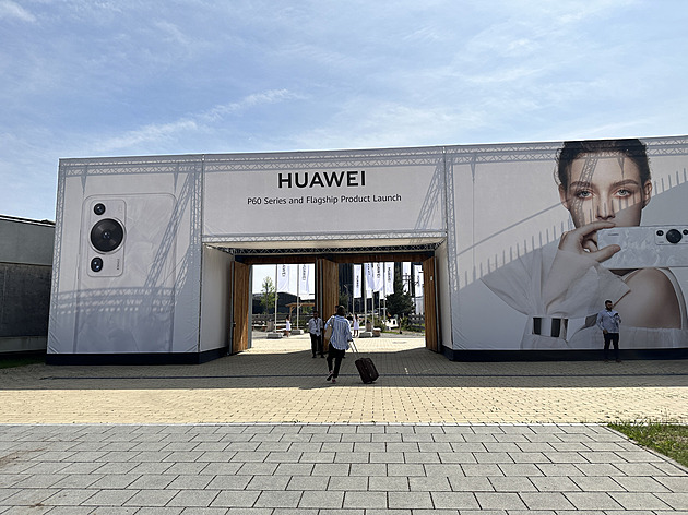 Místo 5G dá předplatné na seznamku Tinder. Zakleknutý Huawei se nebojí