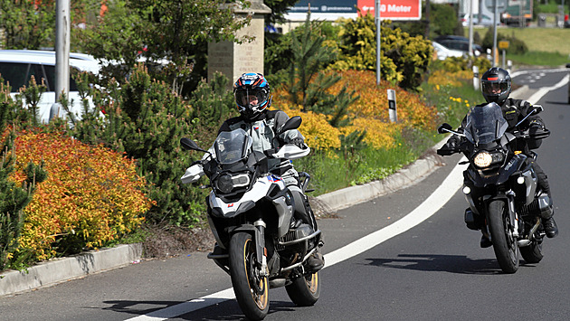Pavel má při jízdách na motorce speciálně cvičenou ochranku, prozradil expert