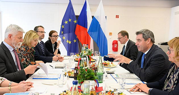 KOMENTÁŘ: Prezident se s tím nemaže. Věci si chce dělat po svém a ve velkém