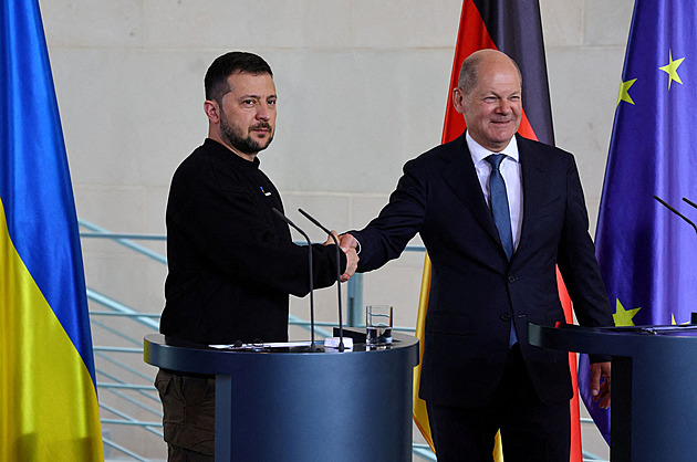 Nejsem Putinovec, hájí se muž z vedení německého fotbalu. Zesměšňoval Zelenského