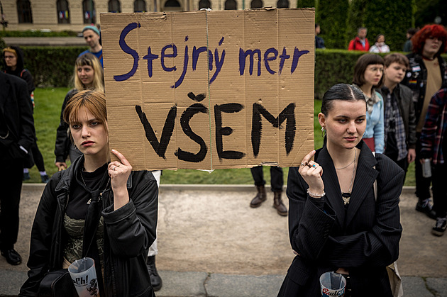 Stop vládě. Studenti rozšířili řady demonstrujících odpůrců pětikoalice