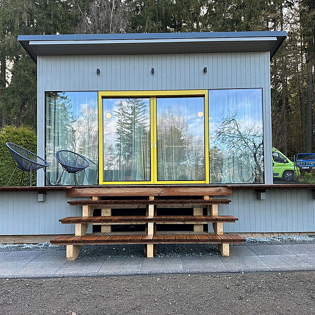 Stará chata dostala prosklenou příčku i terasu a také novou střechu