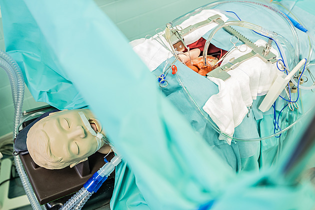 V Hradci otevřeli unikátní simulační centrum, kde se operuje srdce nanečisto