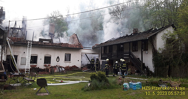 Hasiči bojovali s požárem mlýna na Plzeňsku, škoda je přibližně osm milionů