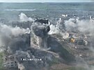 Zábry z dronu zachytily masivní bombardování Bachmutu