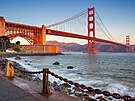 Most Golden Gate v San Franciscu v Kalifornii je jeden z nejstarích visutých...
