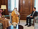 Syrský prezident Baár Asad (vpravo) se 10. kvtna 2023 v Damaku setkal s...
