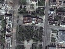 Satelitní snímek ukazuje divadlo a obchody v ukrajinském Bachmutu. (15. kvtna...