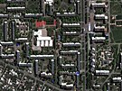 Satelitní snímek ukazuje koly a bytové domy v ukrajinském Bachmutu. (8. kvtna...