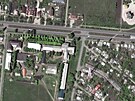 Satelitní snímek ukazuje univerzitní budovy a radiovou v v ukrajinském...