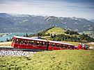 Panoramata jsou úchvatná stejn jako samotná ozubnicová eleznice Schafbergbahn.