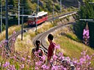 Rozkvetlé jaro na svazích Rigi láká k vlakovým i pím výletm.