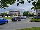 Na kruhovm objezdu v Plzni pibyl semafor. Pomh autobusm
