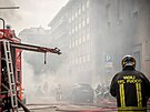 Centrem Milána otásla exploze, ohe zachvátil nkolik aut. (11. kvtna 2023)