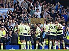 Fotbalisté Manchesteru City slaví vítzství 3:0 nad Evertonem.