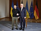 Ukrajinský prezident Volodymyr Zelenskyj v noci pijel do Berlína. V Nmecku se...
