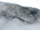 Kvli hrozícímu sesuvu obího skalního masivu dostalo 70 obyvatel výcarské...