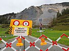 Kvli hrozícímu sesuvu obího skalního masivu dostalo 70 obyvatel výcarské...