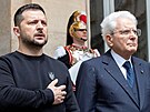 Ukrajinský prezident Volodymr Zelenskyj na návtv Itálie. Vpravo jeho italský...