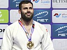 Ruský judista Arman Adamjan se zlatou medailí za triumf v kategorii do 100 kg.