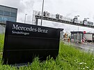 Mu stílel v rozsáhlém areálu automobilky Mercedes-Benz u msta Stuttgart....