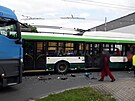 Dopravní nehoda v Plzni, kamion nedal přednost trolejbusu. Zranila se v něm...