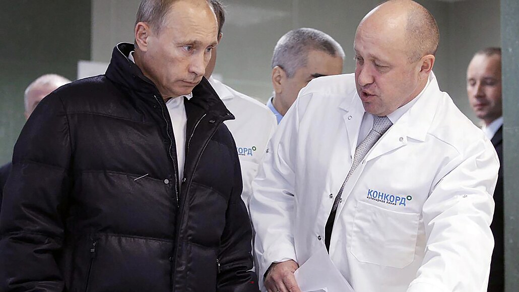 Jevgenij Prigoin (vpravo) na snímku s Vladimirem Putinem.