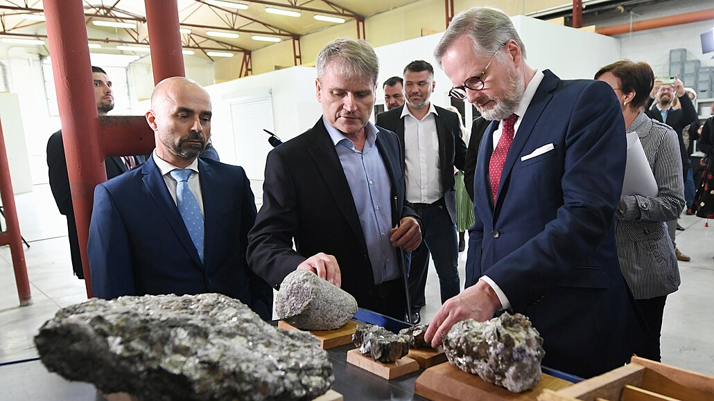 Premiér Petr Fiala (ODS) p�i náv�t�v� spole�nosti Geomet, která má na starosti...